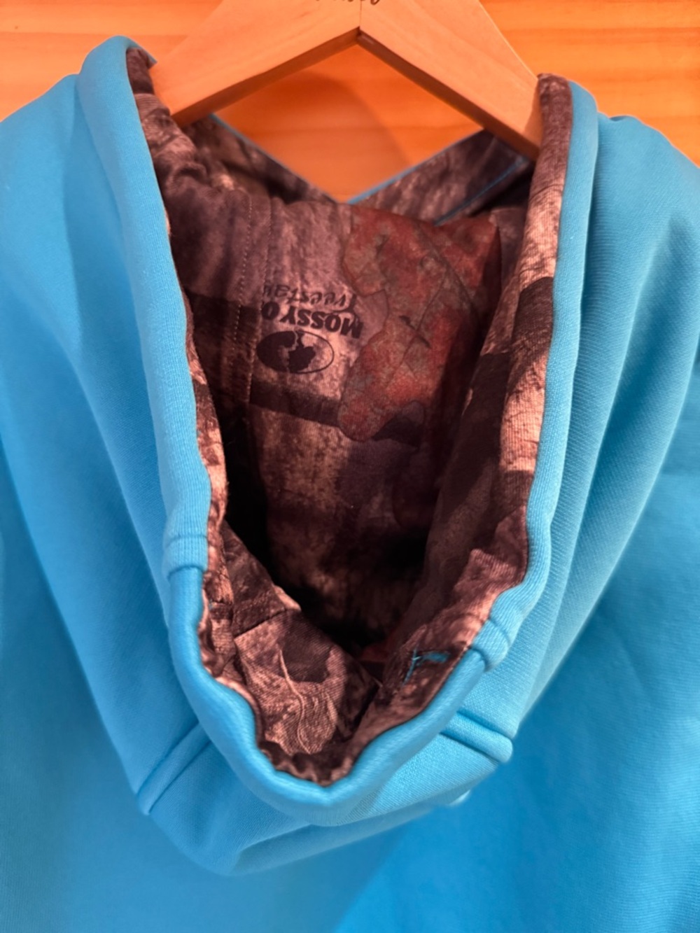Under Armour/Mossy Oak Hoodie, MD - Picture 4 of 4